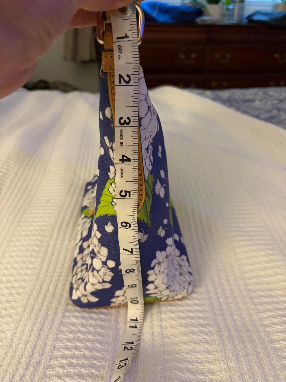 Dooney & Bourke Navy Blue Hydrangea Floral Shoulder Bag with Tan Trim - Picture 12 of 15
